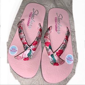 Skechers women wedge Yoga Form Floral pink flip flop